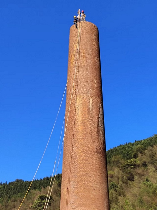 煙囪拆除公司技術(shù)雄厚 安全環(huán)保